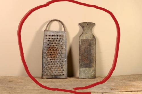 2 handmade kitchen rasps - ca. 1920 - Holland - H: 31 cm - W: left rasp 14cm - right rasp 9 cm - € 185,--