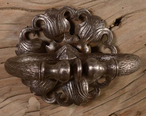  door pull - 6 beautiful hearts - 17th c. Germany - S. Yellin collection - L: 11 cm -- H: 8 cm -- € 375,--