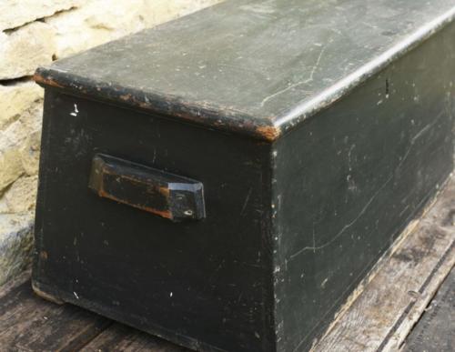 Sailors chest - pine - original green paint - Holland - ca 1900 - L 100cm - H: 45 cm - W: 45 cm - € 325,--