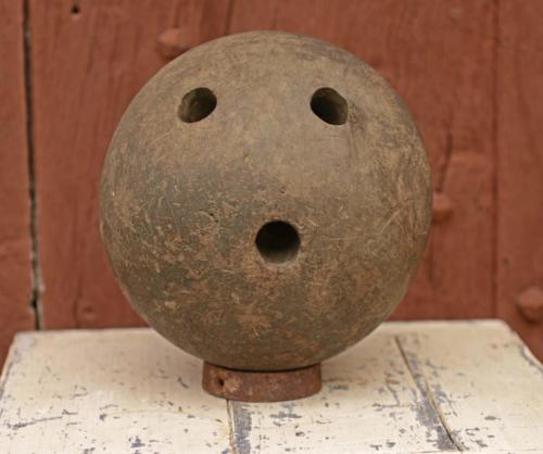 skittle ball - ca 1900 - very heavy black wood -  Brazilian quebracho ? - center of France - Diam: 23 cm - € 275,--